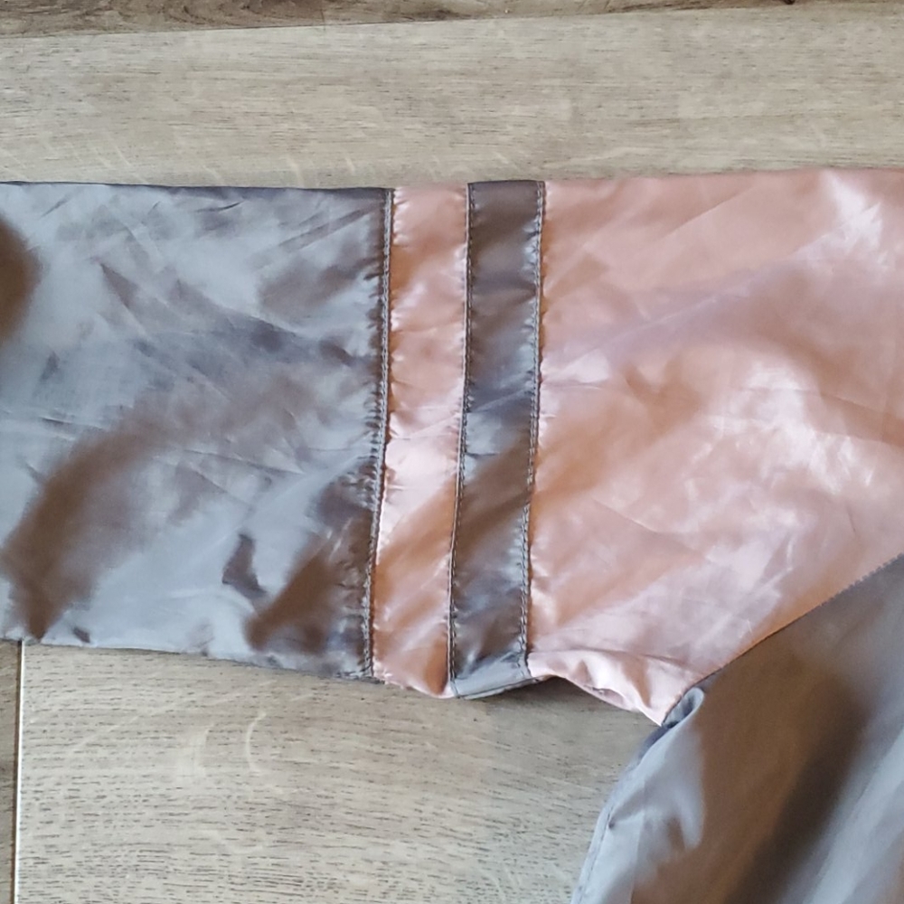 Wind breaker - Picture 2 of 4